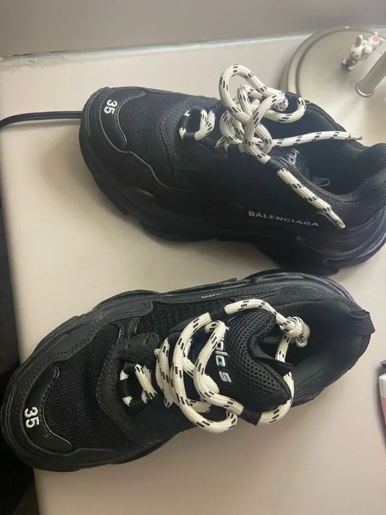 Authentic Balenciaga Triple S sneakers - Picture 6 of 9